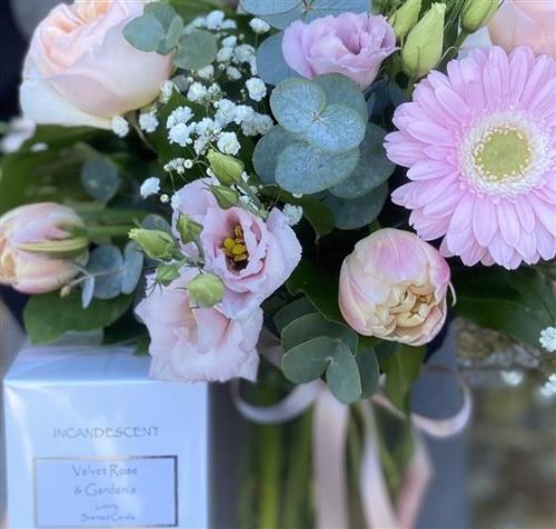 FLOWERS AND CANDLE GIFT SET - Image 2